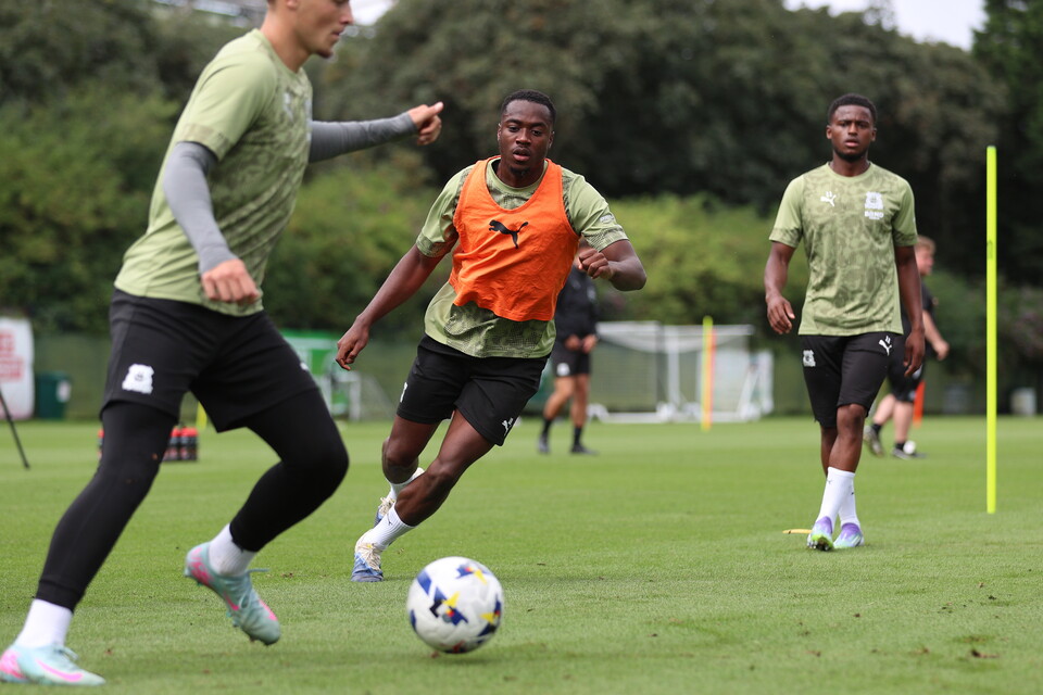 Training Gallery | Pre Barnsley (H)