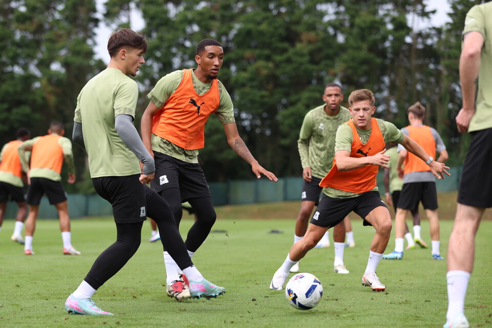 Training Gallery | Pre Barnsley (H)