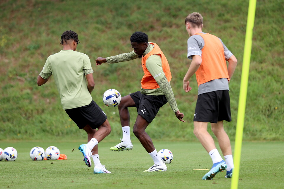 Training Gallery | Pre Barnsley (H)