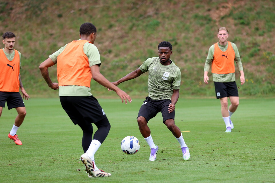 Training Gallery | Pre Barnsley (H)