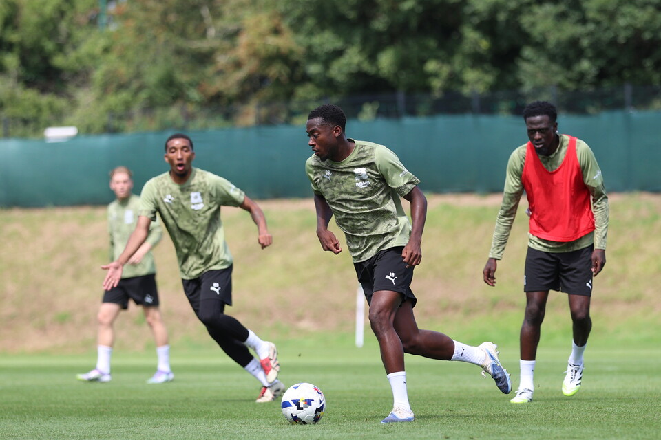 Training Gallery | Pre Barnsley (H)