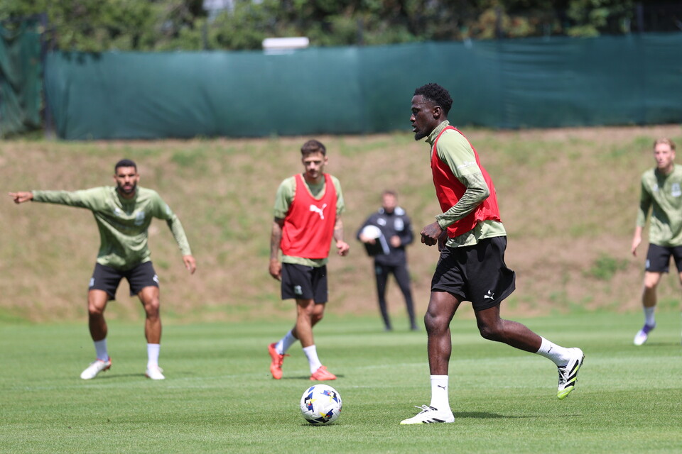 Training Gallery | Pre Barnsley (H)