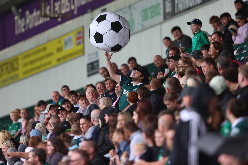 Gallery | Celebrities v Forever Green