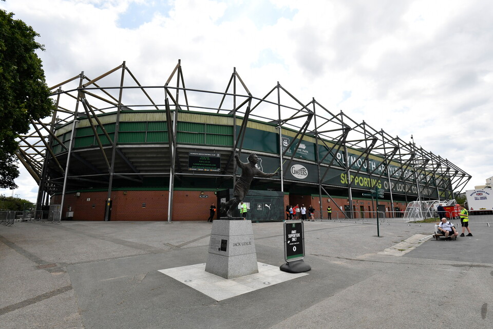 Match Gallery | Barnsley (H)