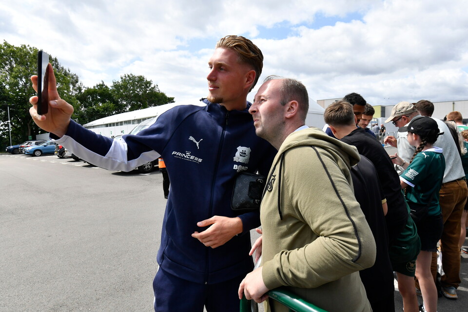 Fan Gallery | Barnsley (H)