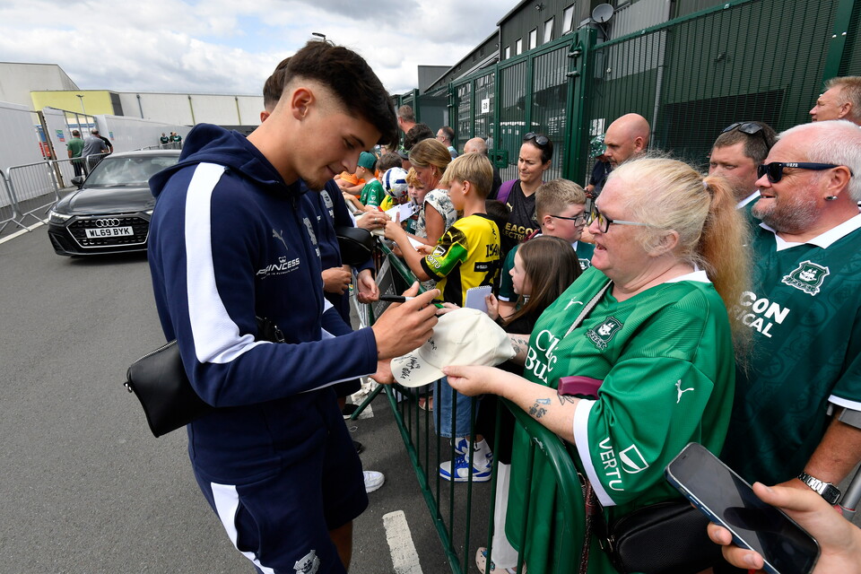 Fan Gallery | Barnsley (H)