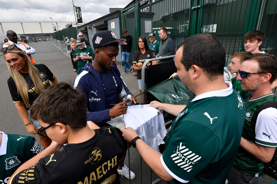 Fan Gallery | Barnsley (H)