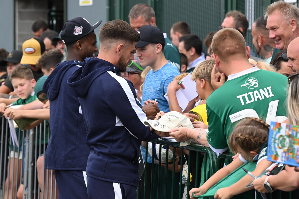 Fan Gallery | Barnsley (H)