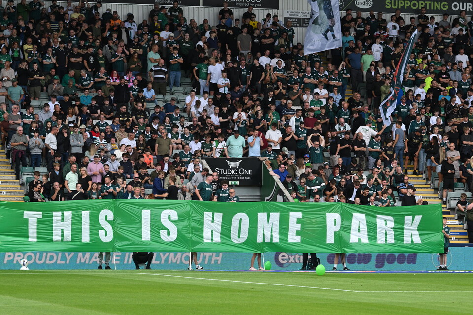 Match Gallery | Barnsley (H)