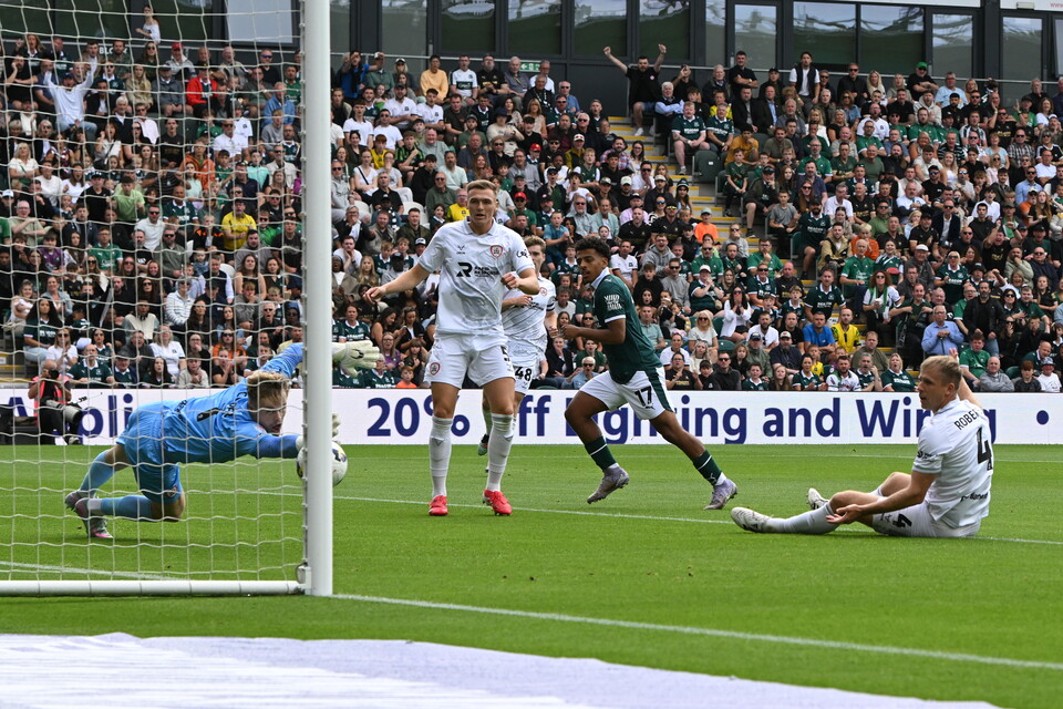 Match Gallery | Barnsley (H)