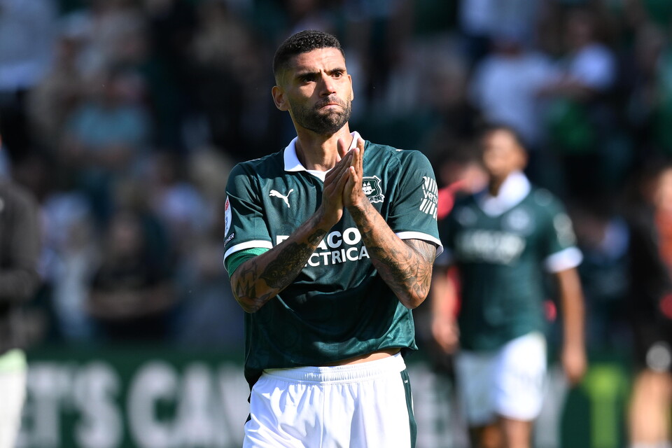 Match Gallery | Barnsley (H)