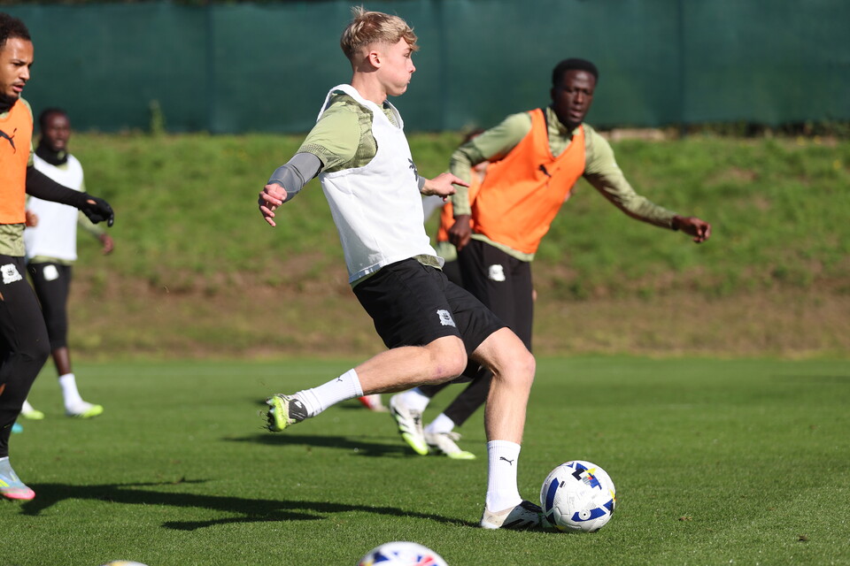 Training Gallery | Pre Burton Albion (A)