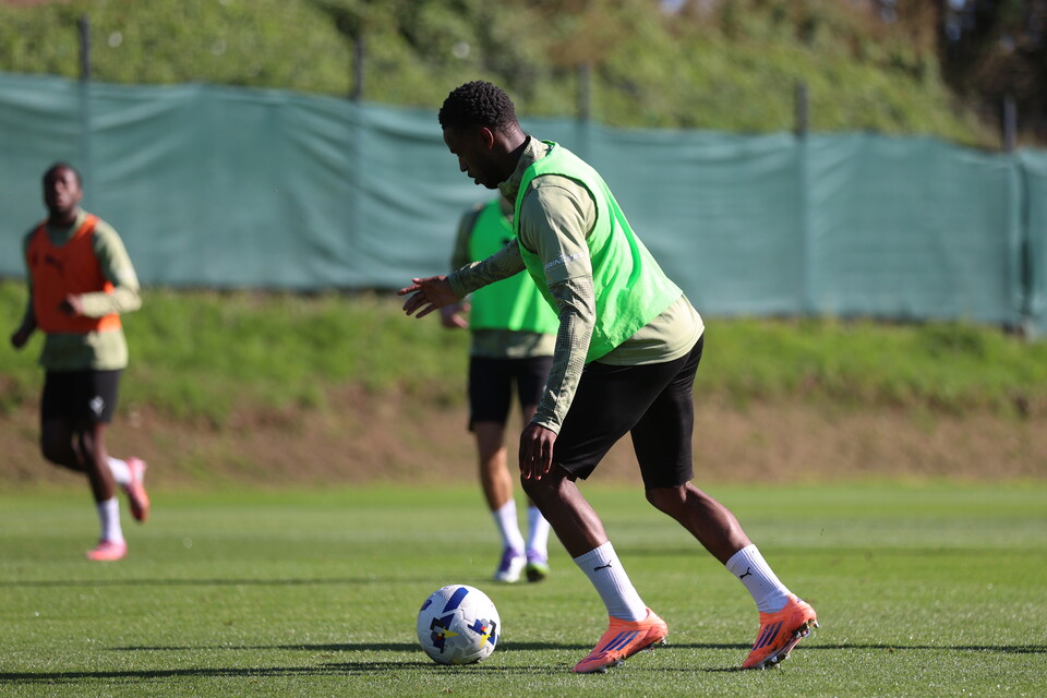 Training Gallery | Pre Burton Albion (A)