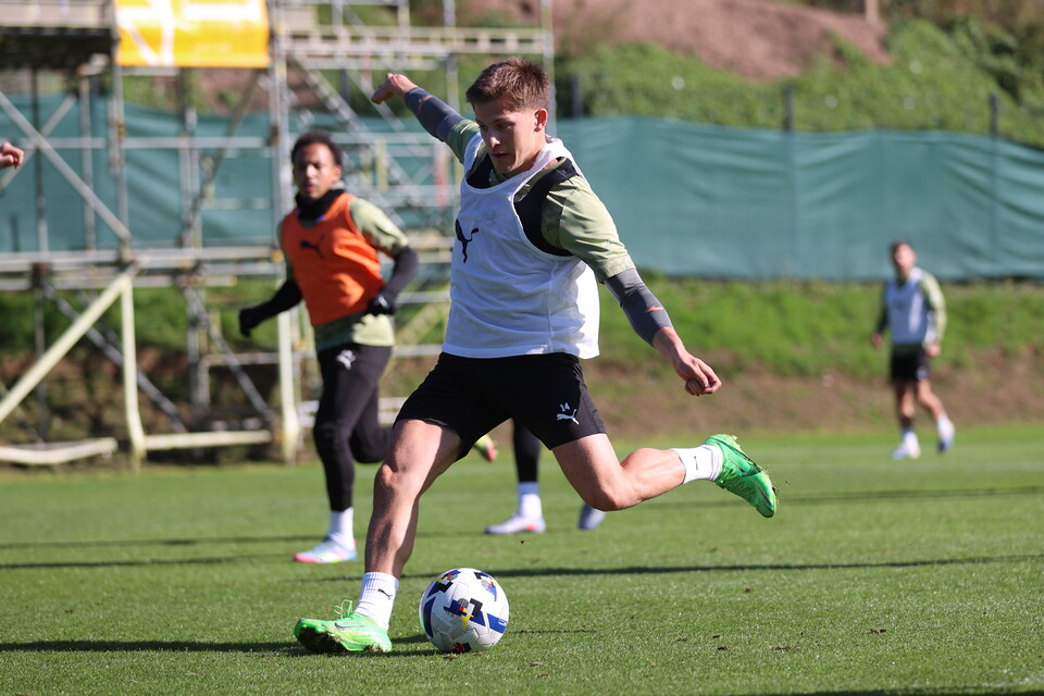 Training Gallery | Pre Burton Albion (A)