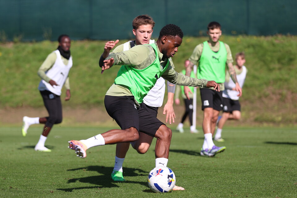 Training Gallery | Pre Burton Albion (A)