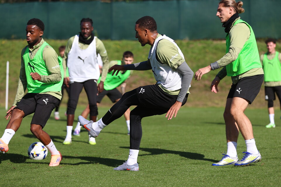 Training Gallery | Pre Burton Albion (A)