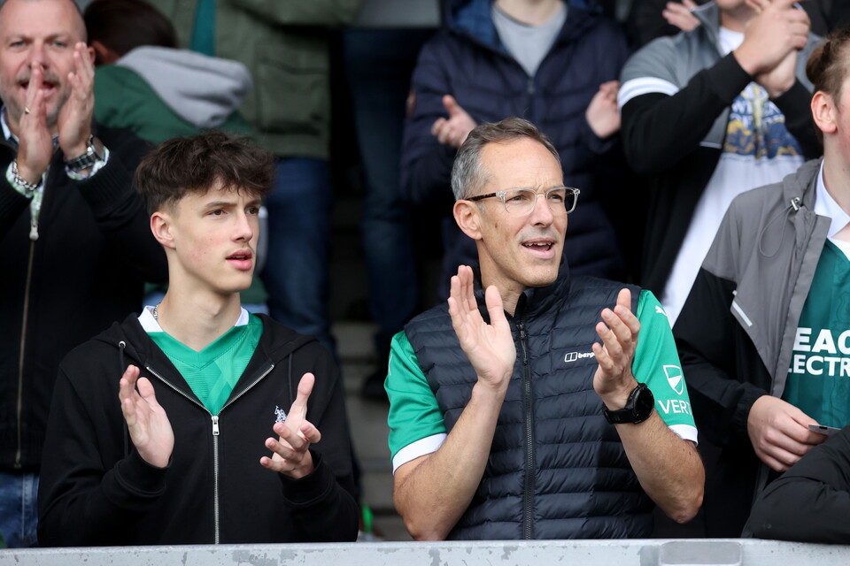 Fan Gallery | Burton Albion (A)