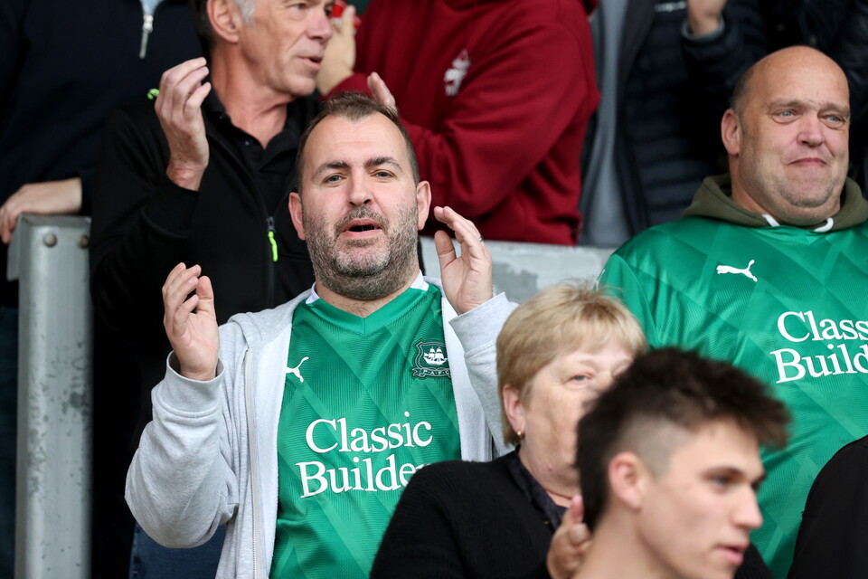 Fan Gallery | Burton Albion (A)