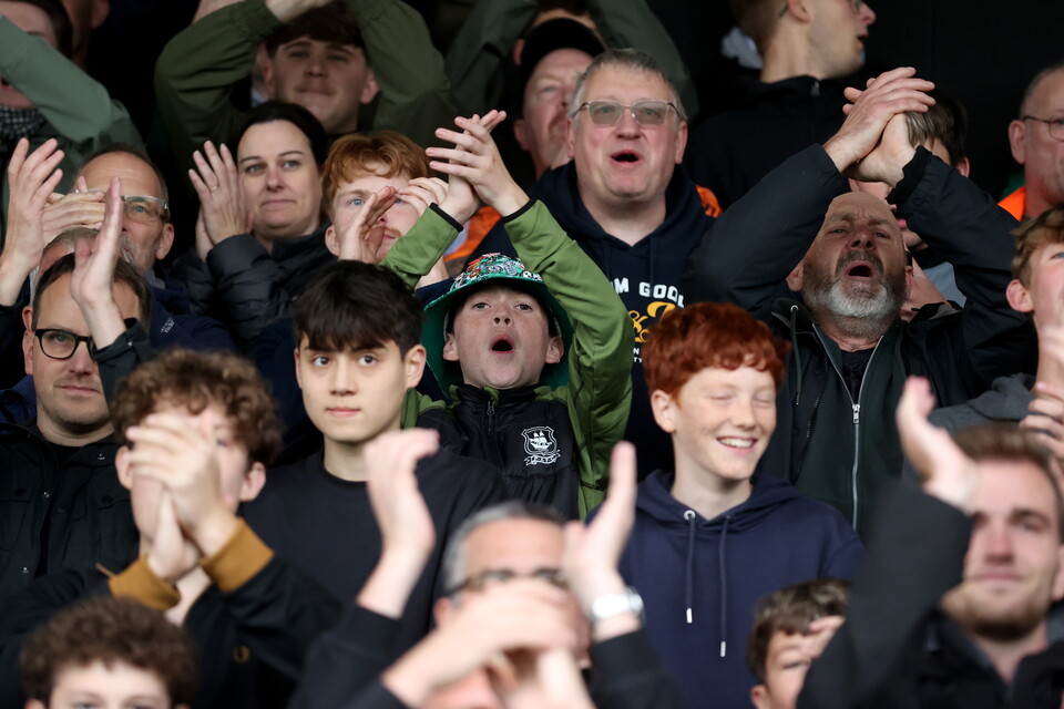 Fan Gallery | Burton Albion (A)