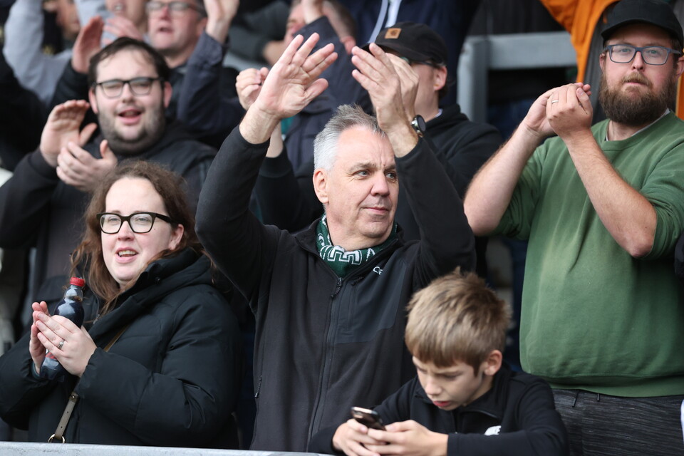 Fan Gallery | Burton Albion (A)