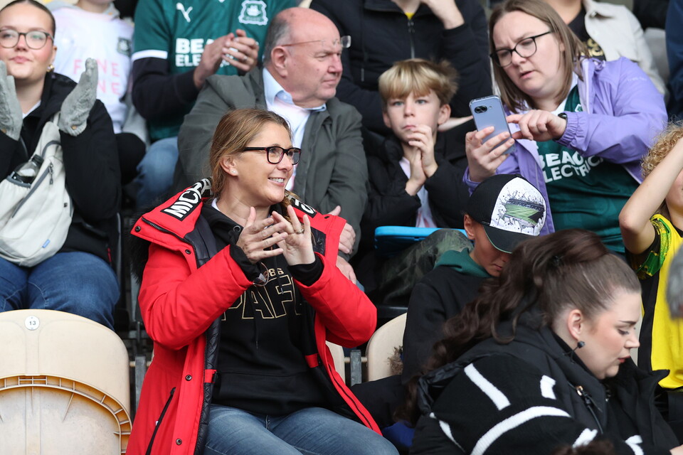 Fan Gallery | Burton Albion (A)