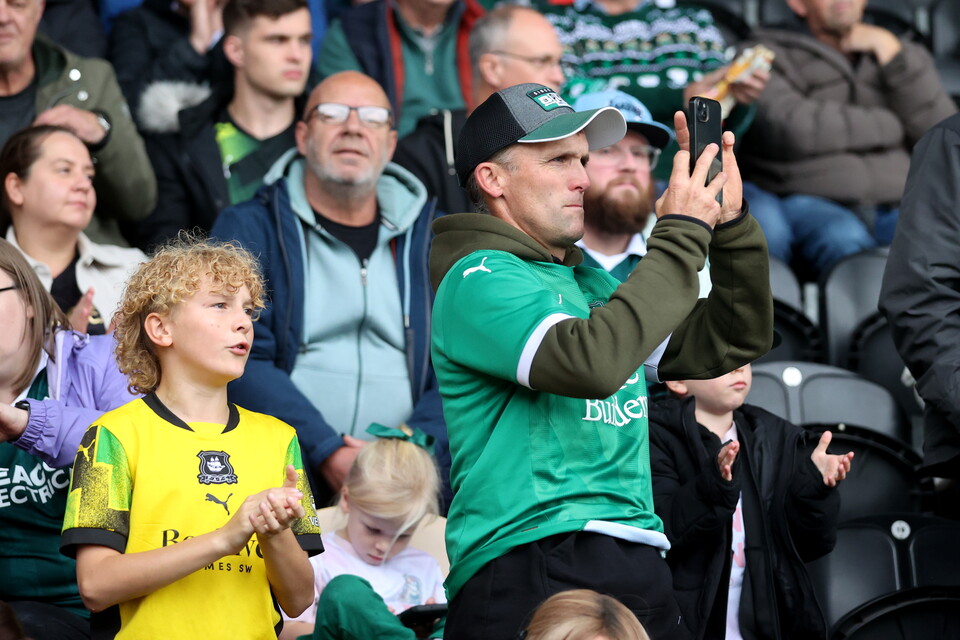 Fan Gallery | Burton Albion (A)