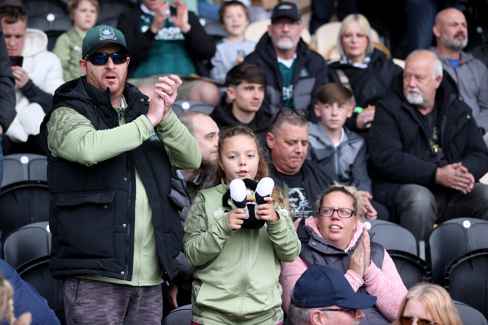 Fan Gallery | Burton Albion (A)