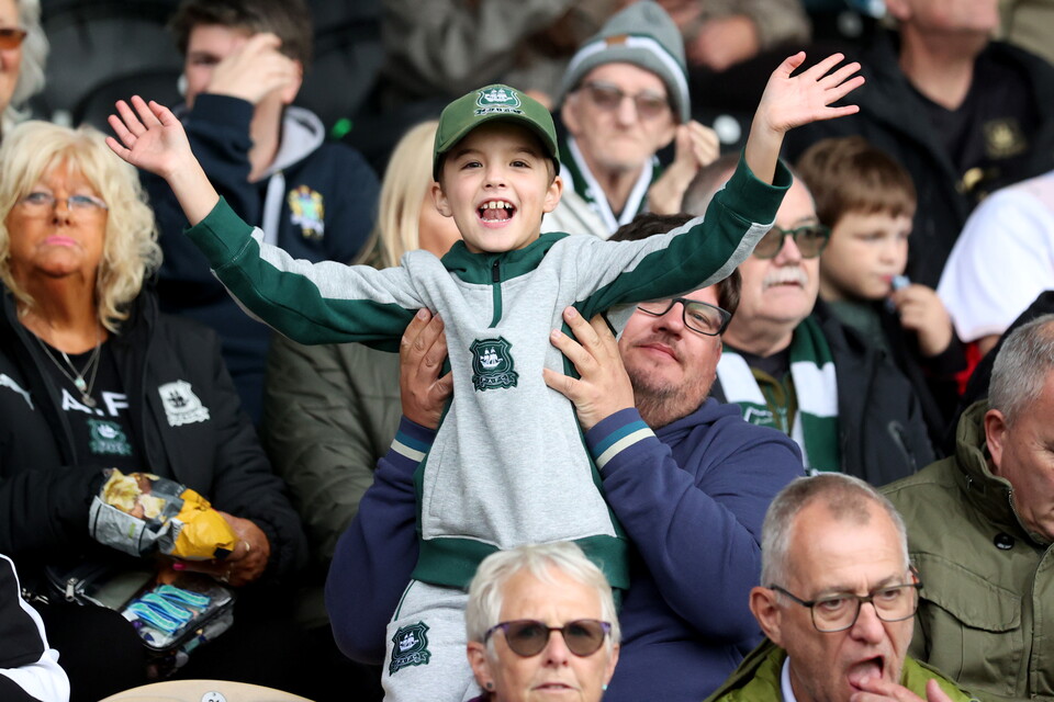 Fan Gallery | Burton Albion (A)