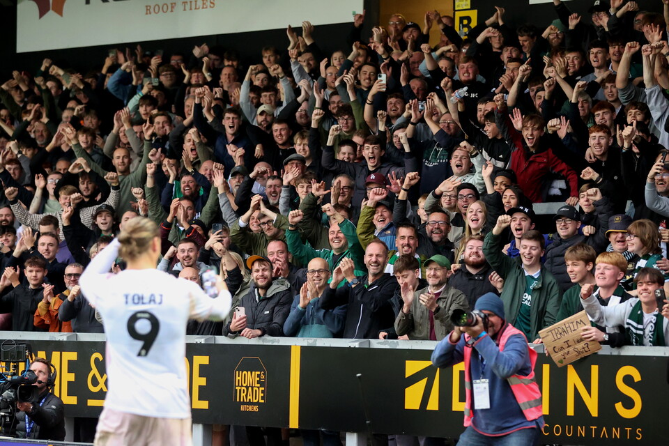 Fan Gallery | Burton Albion (A)