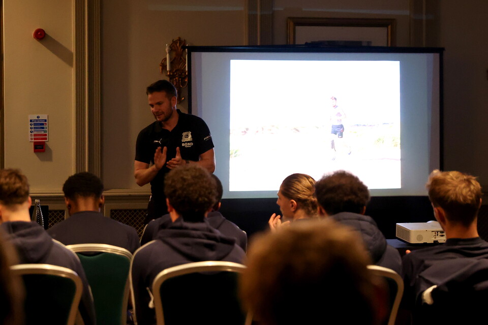 Gallery | Andy Grant meets the Argyle squad