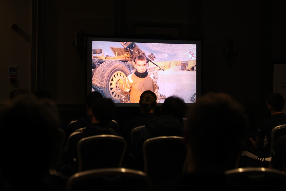 Gallery | Andy Grant meets the Argyle squad