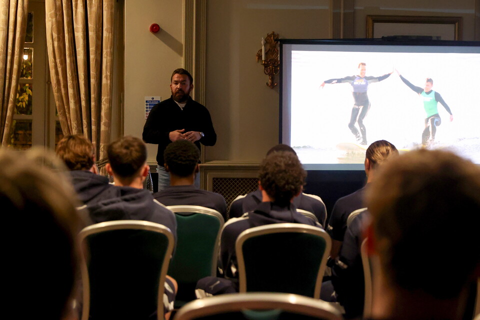 Gallery | Andy Grant meets the Argyle squad