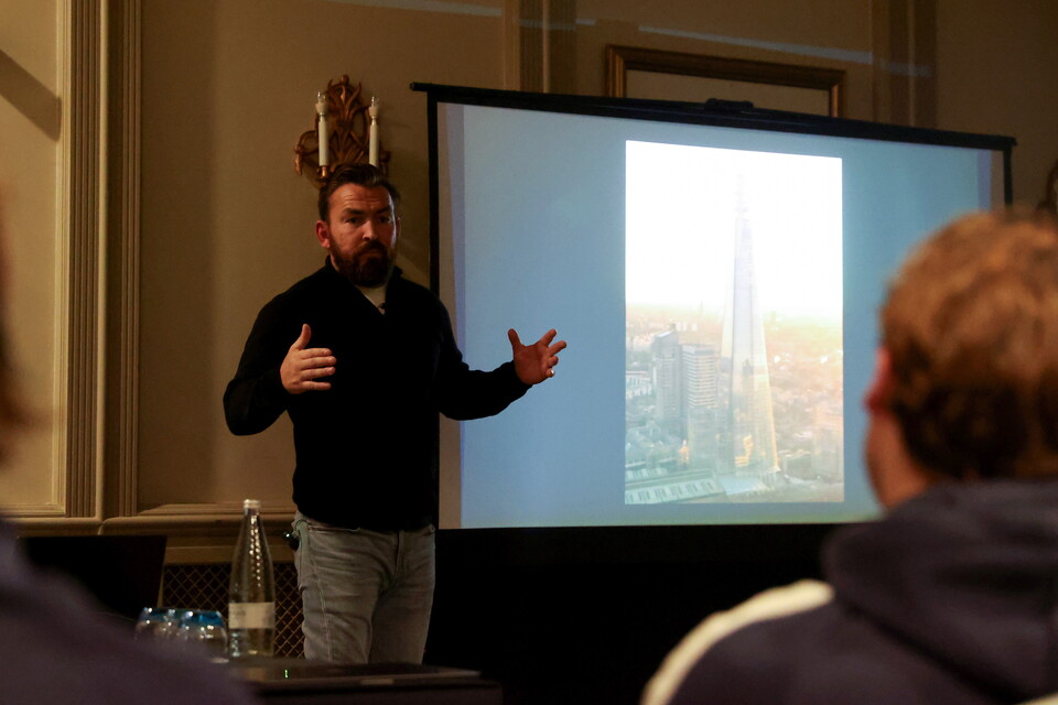 Gallery | Andy Grant meets the Argyle squad
