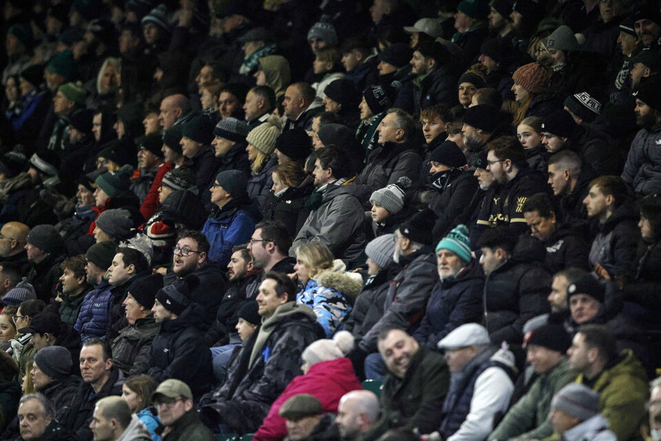 Fan Gallery | Wycombe Wanderers (H)