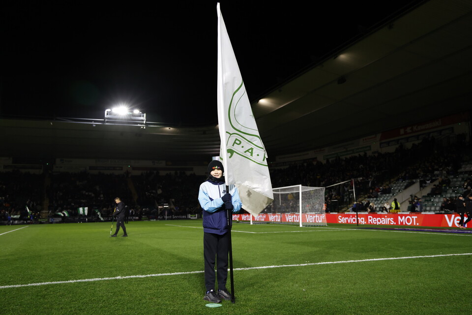 Fan Gallery | Wycombe Wanderers (H)