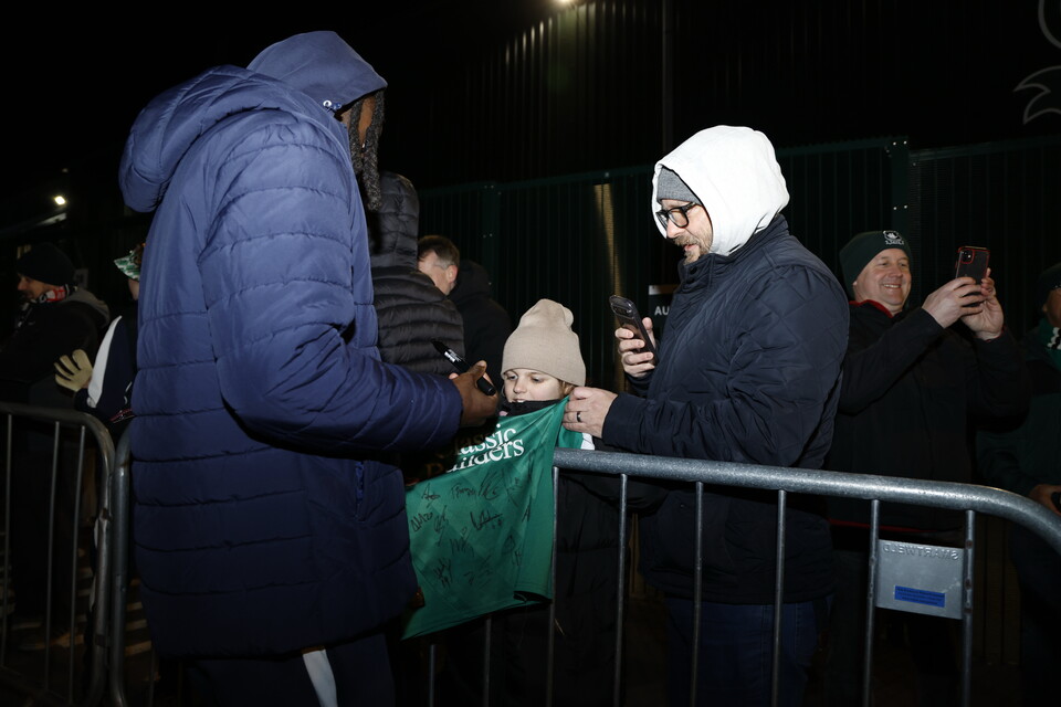 Fan Gallery | Wycombe Wanderers (H)