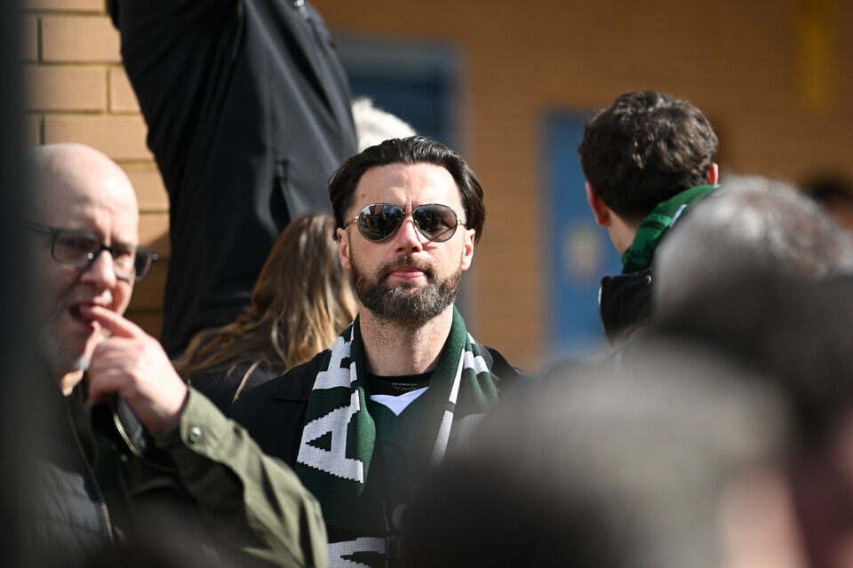 Fan Gallery | Reading (A)