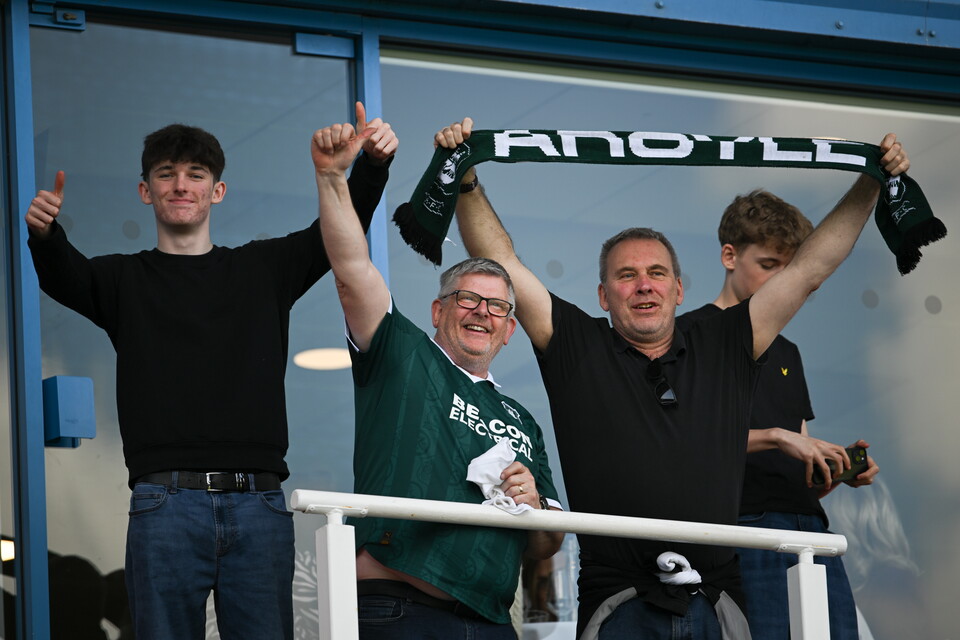 Fan Gallery | Reading (A)