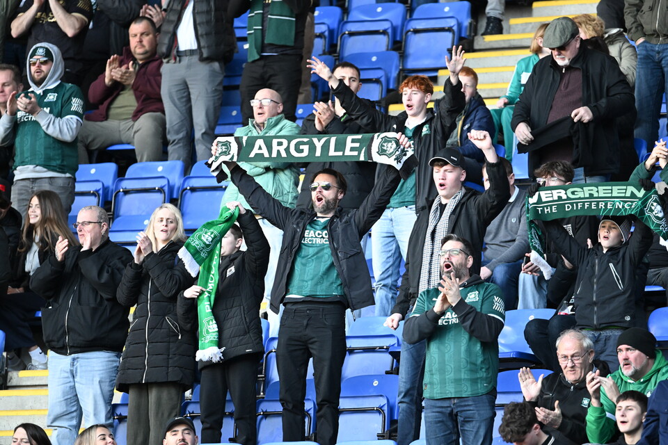 Fan Gallery | Reading (A)