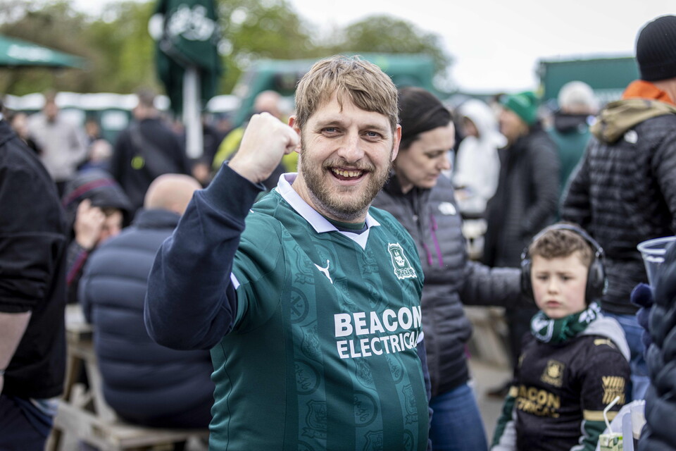 Fan Gallery | Exeter City (H)