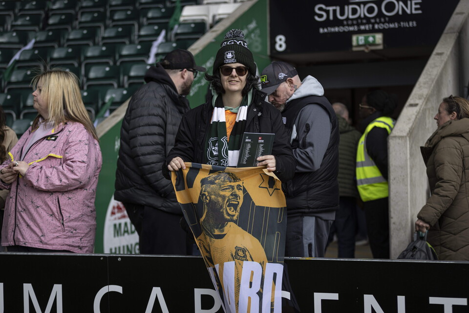 Fan Gallery | Exeter City (H)