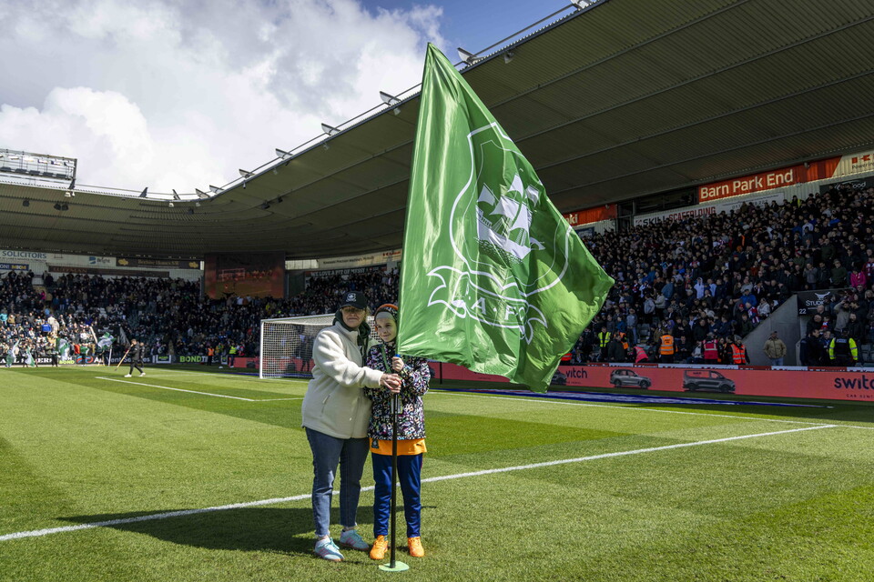 Fan Gallery | Exeter City (H)