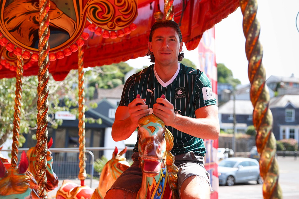 Gallery | Alex Mitchell signs