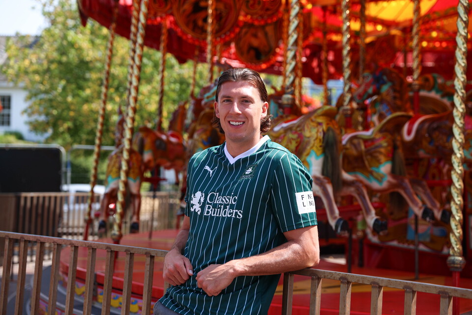 Gallery | Alex Mitchell signs