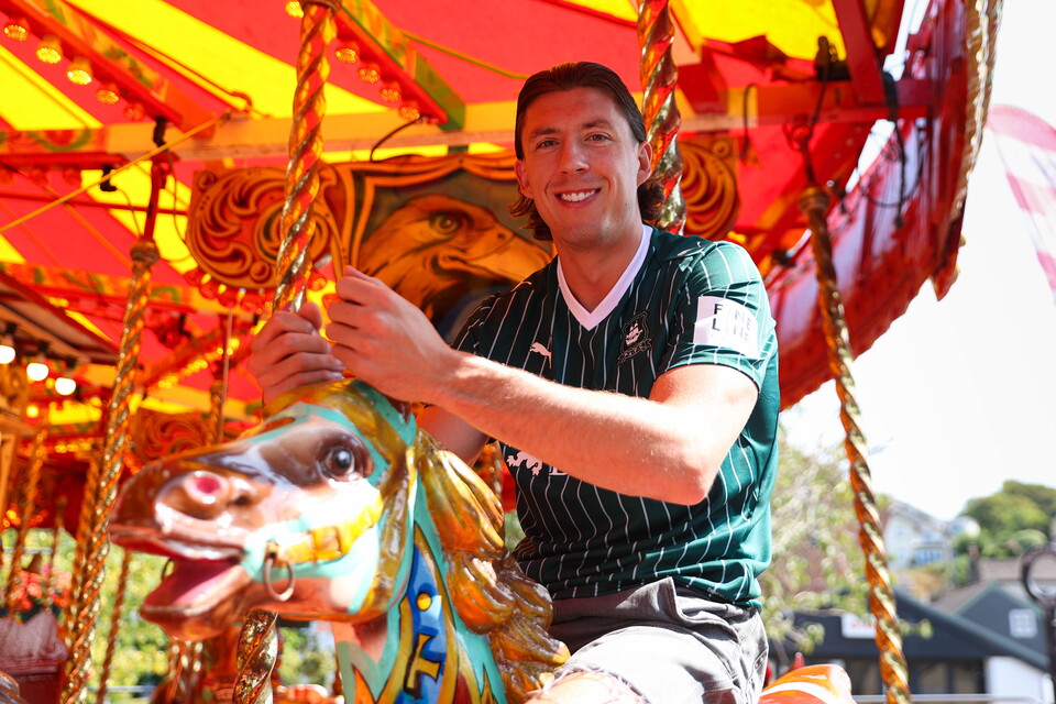 Gallery | Alex Mitchell signs