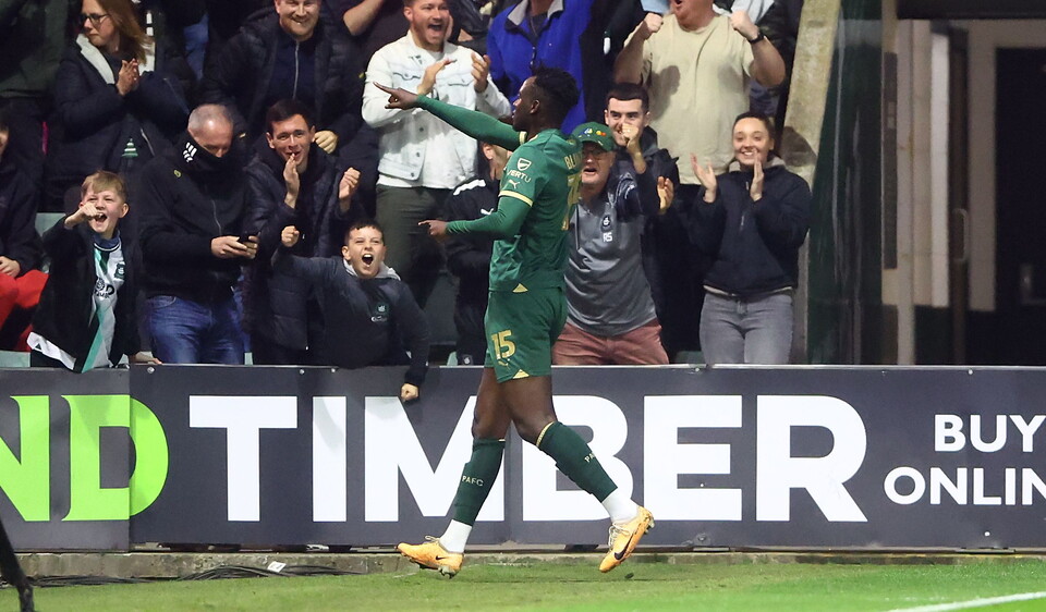 Mustapha Bundu vs Leicester