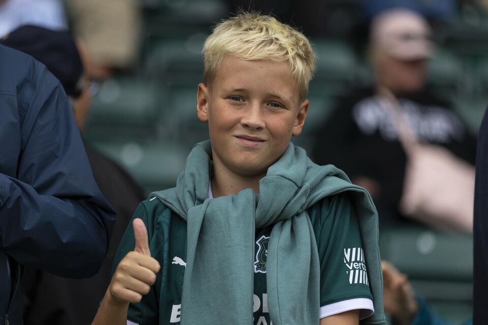 Match Gallery | Barnsley (H)