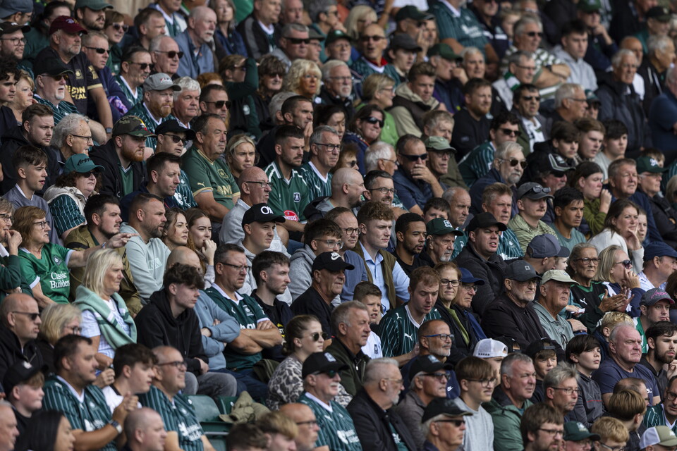 Match Gallery | Barnsley (H)
