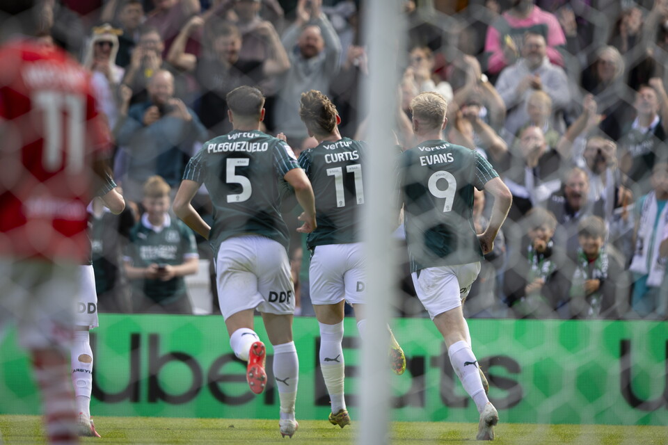 Match Gallery | Barnsley (H)