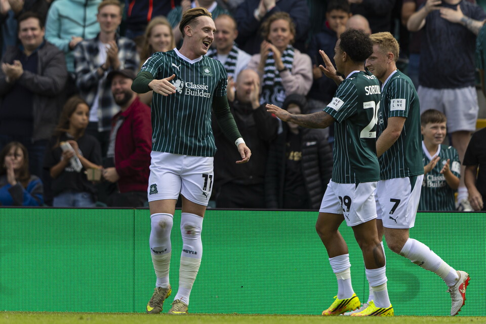 Match Gallery | Barnsley (H)